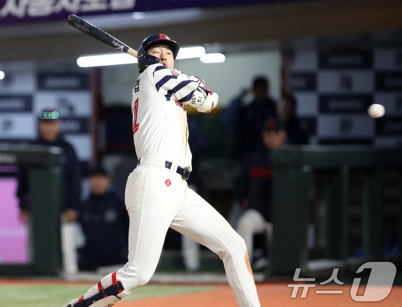 (부산=뉴스1) 윤일지 기자 = 7일 오후 부산 사직야구장에서 열린 '2025 신한 SOL 뱅크 KBO리그' 프로야구 롯데 자이언츠와 SSG 랜더스의 경기, 4회말 2사 주자 없는 …