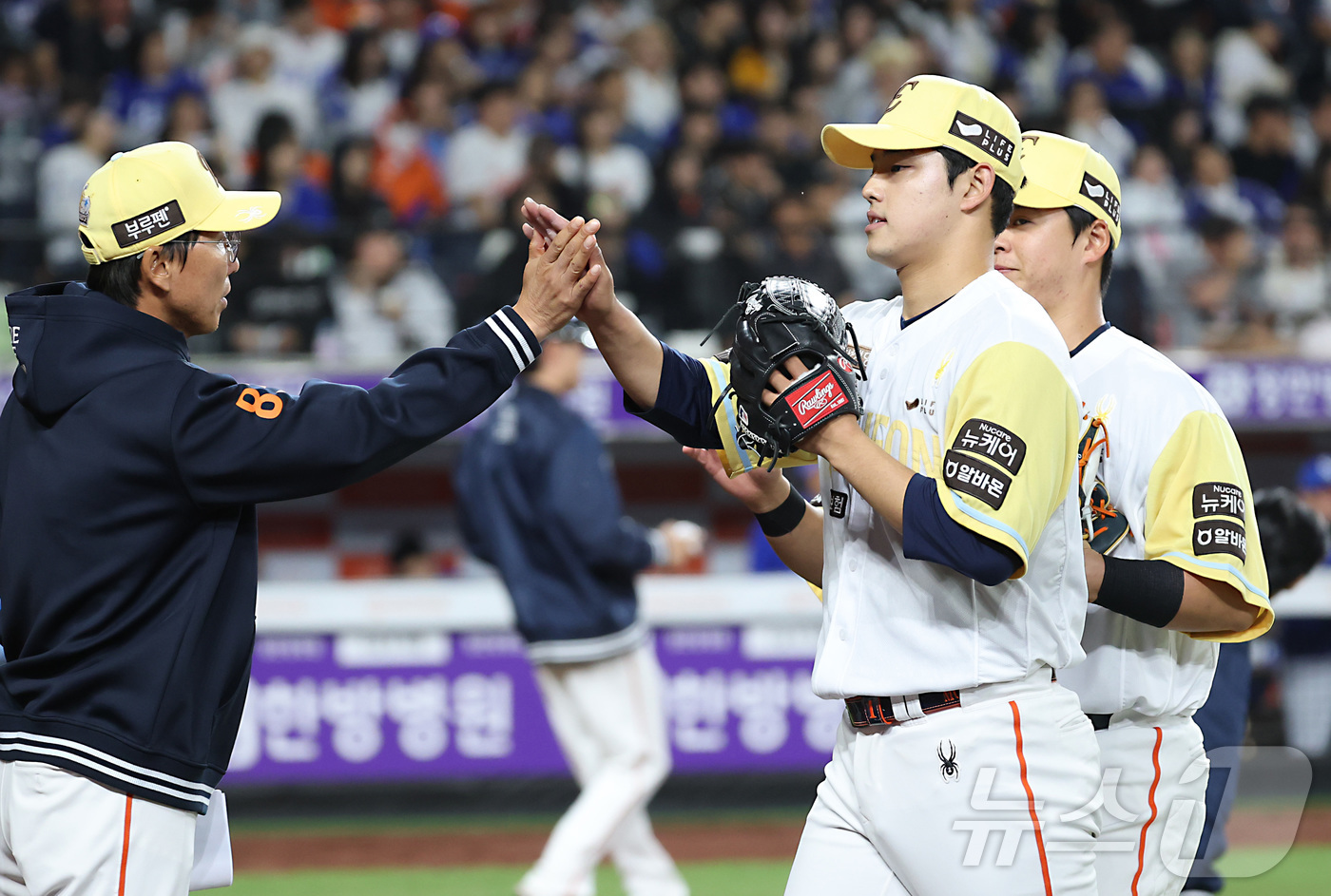 (대전=뉴스1) 김기남 기자 = 7일 대전 한화생명볼파크에서 열린 '2025 신한 SOL 뱅크 KBO리그' 프로야구 한화 이글스와 삼성라이온즈 경기에서 한화 문동주가 5회 2실점 …