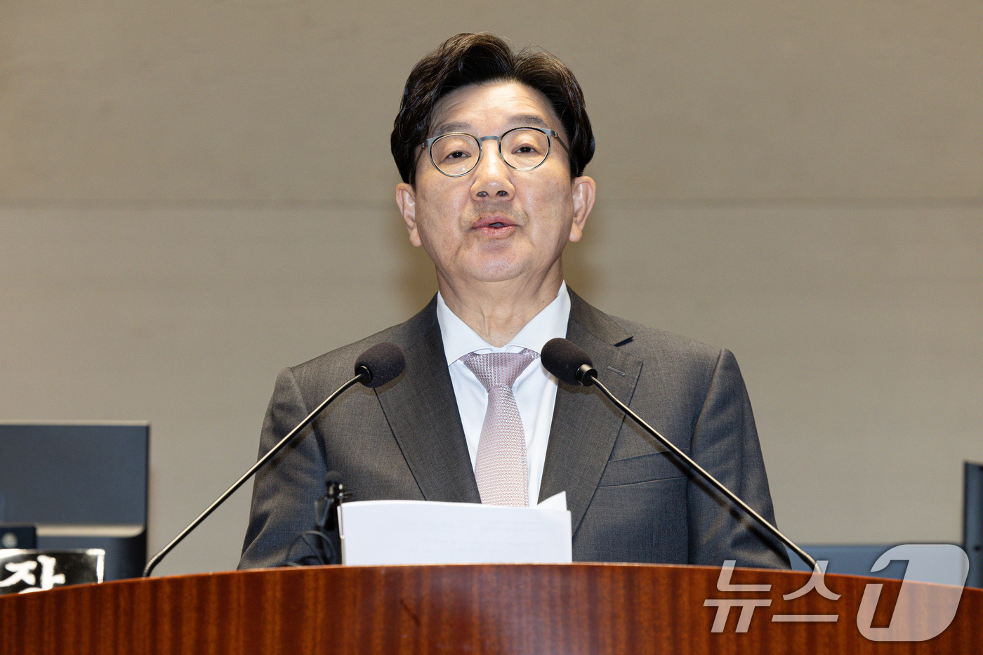 (서울=뉴스1) 이재명 기자 = 권성동 국민의힘 원내대표가 7일 오후 서울 여의도 국회에서 열린 의원총회에서 발언을 하고 있다. 2025.5.7/뉴스1