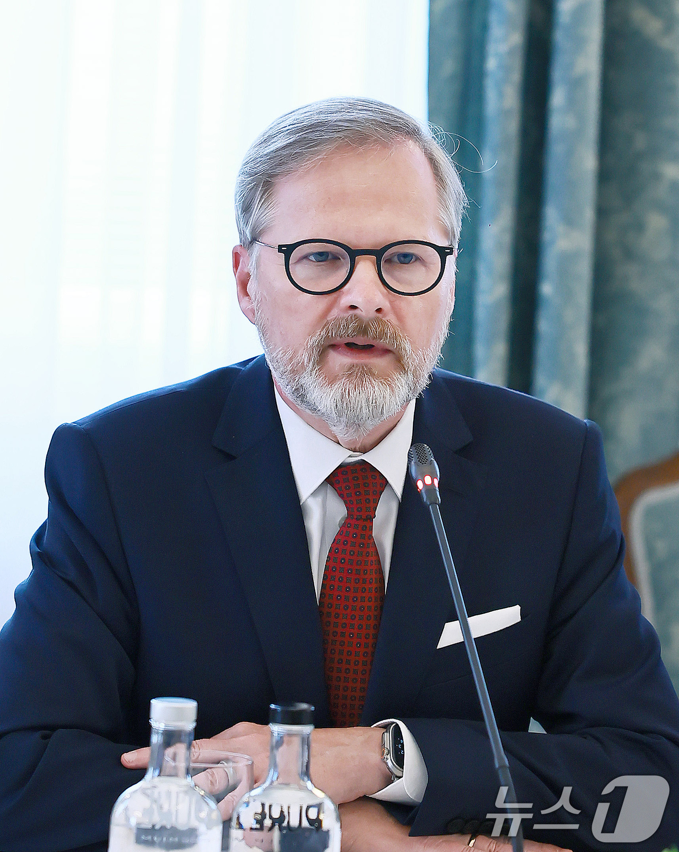 (서울=뉴스1) = 안덕근 산업통상자원부 장관이 7일(현지시간) 체코 프라하 총리실에서 페트르 피알라(Petr Fiala) 체코 총리와의 면담을 진행했다. 사진은 발언하는 피알라 …