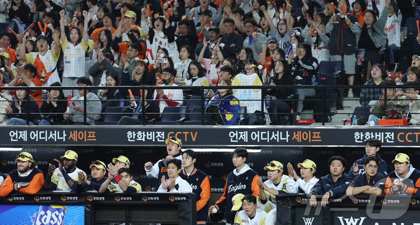 (대전=뉴스1) 김기남 기자 = 7일 대전 한화생명볼파크에서 열린 '2025 신한 SOL 뱅크 KBO리그' 프로야구 한화 이글스와 삼성라이온즈 경기에서 한화가 10대6 승리하며 한 …