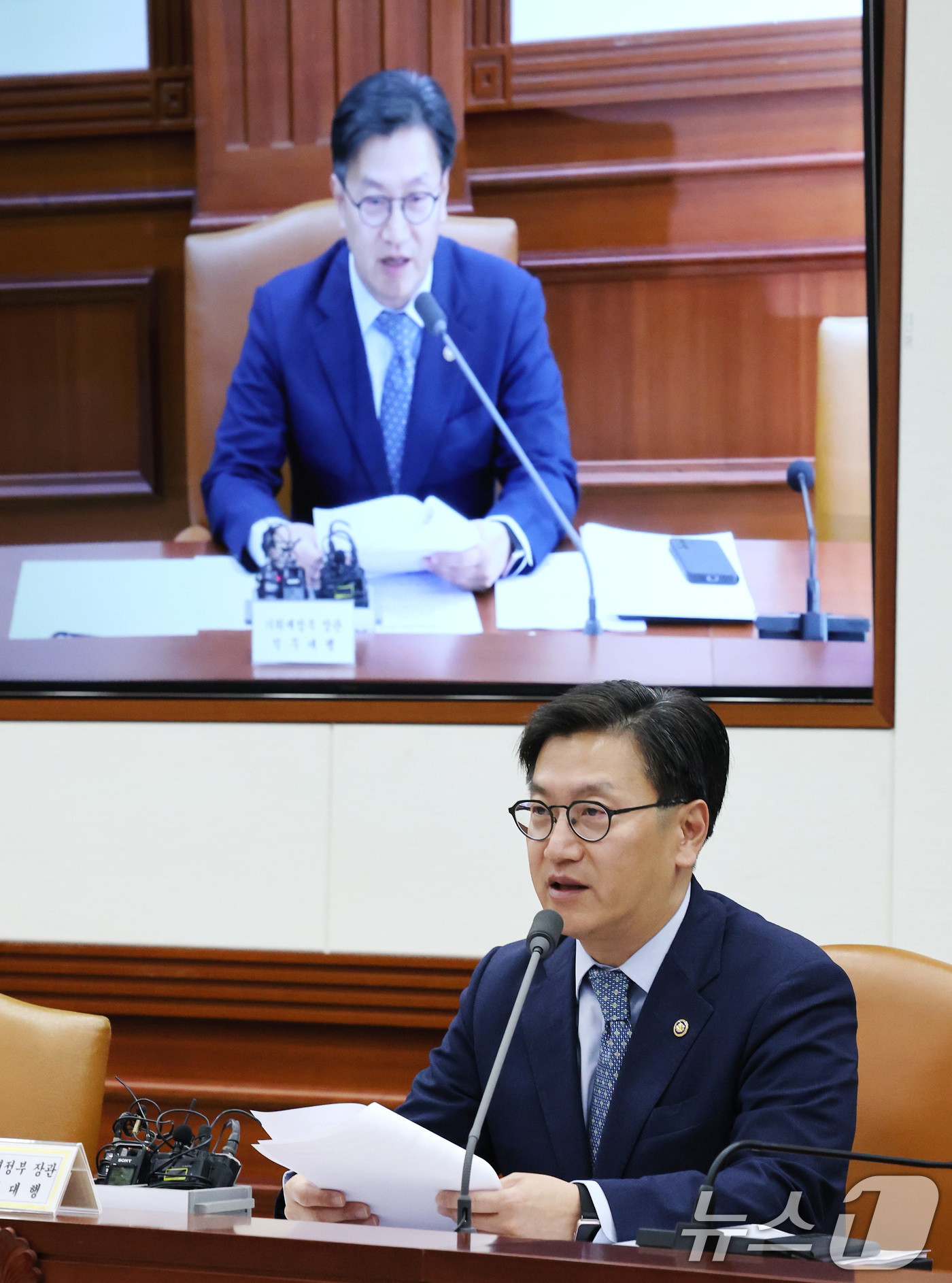 (서울=뉴스1) 임세영 기자 = 김범석 부총리 겸 기획재정부 장관 직무대행이 8일 오전 서울 종로구 정부서울청사에서 열린 경제관계장관회의에서 모두발언을 하고 있다.  2025.5. …