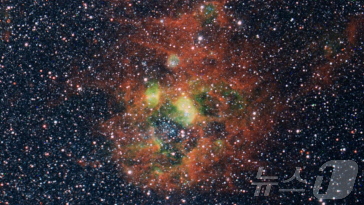 (서울=뉴스1) 김진환 기자 = 한국천문연구원은 NASA 등과 공동 개발한 우주망원경 '스피어엑스'가 5월 1일부터 본격적인 관측을 시작했다고 밝혔다.스피어엑스는 향후 2년간 3차 …