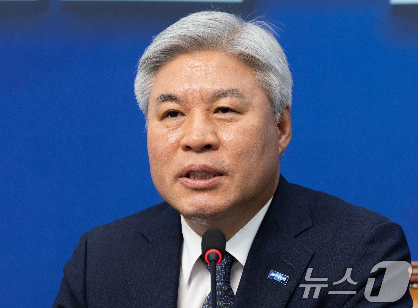 (서울=뉴스1) 이재명 기자 = 서왕진 조국혁신당 신임 원내대표가 8일 오전 서울 여의도 국회에서 열린 최고위원회의에서 발언을 하고 있다. 2025.5.8/뉴스1