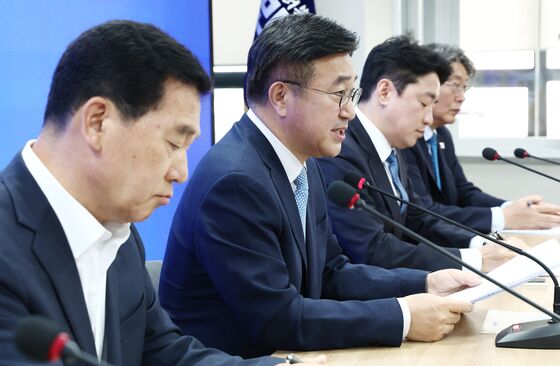 윤호중 "지귀연, 법복 입고 거짓말…역사적 재판 계속 맡겨도 되냐"