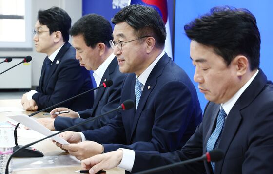 윤호중 "李 선거운동원, 심정지 어르신 구해…사람 살리는 정치할 것"