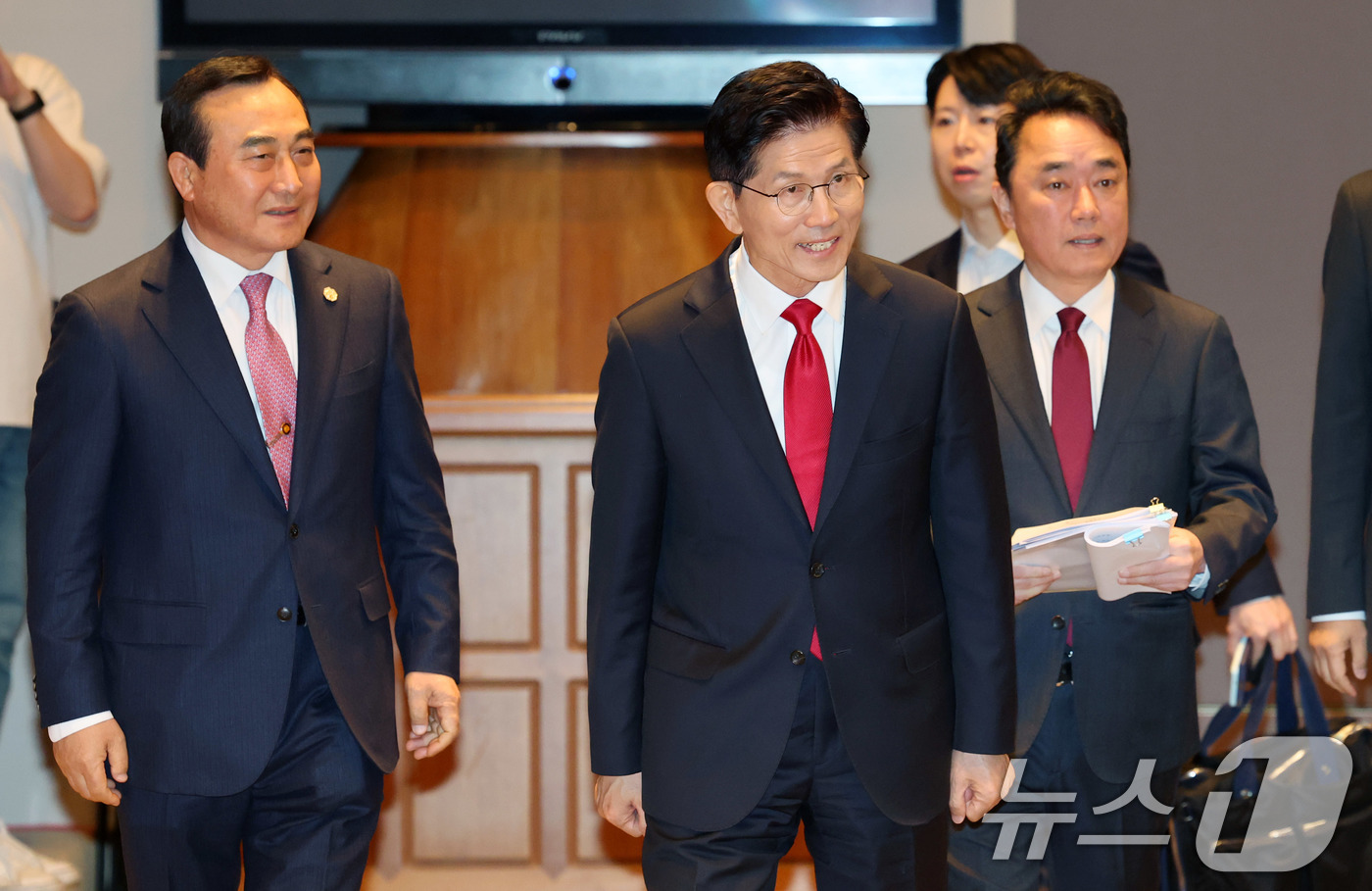 (서울=뉴스1) 박세연 기자 = 김문수 국민의힘 대선 후보가 8일 서울 중구 프레스센터에서 열린 관훈클럽 토론에 참석하고 있다. 2025.5.8/뉴스1