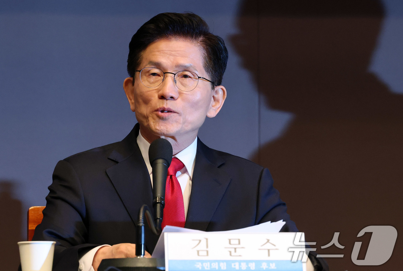 (서울=뉴스1) 박세연 기자 = 김문수 국민의힘 대선 후보가 8일 서울 중구 프레스센터에서 열린 관훈클럽 토론에 참석해 기조연설을 하고 있다. 2025.5.8/뉴스1