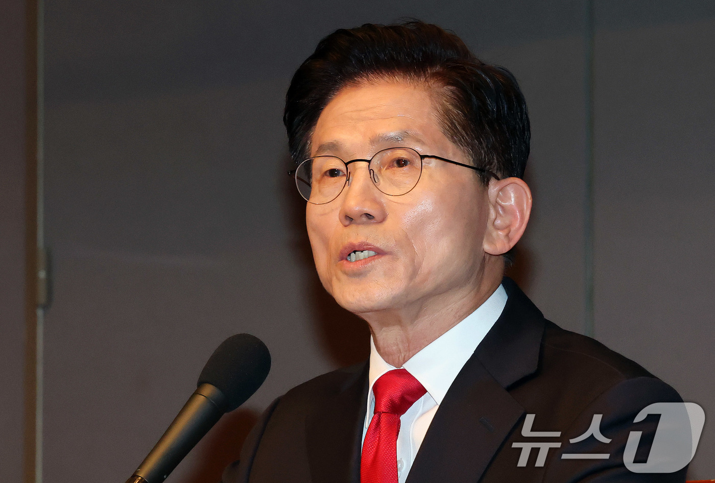 (서울=뉴스1) 박세연 기자 = 김문수 국민의힘 대선 후보가 8일 서울 중구 프레스센터에서 열린 관훈클럽 토론에 참석해 기조연설을 하고 있다. 2025.5.8/뉴스1