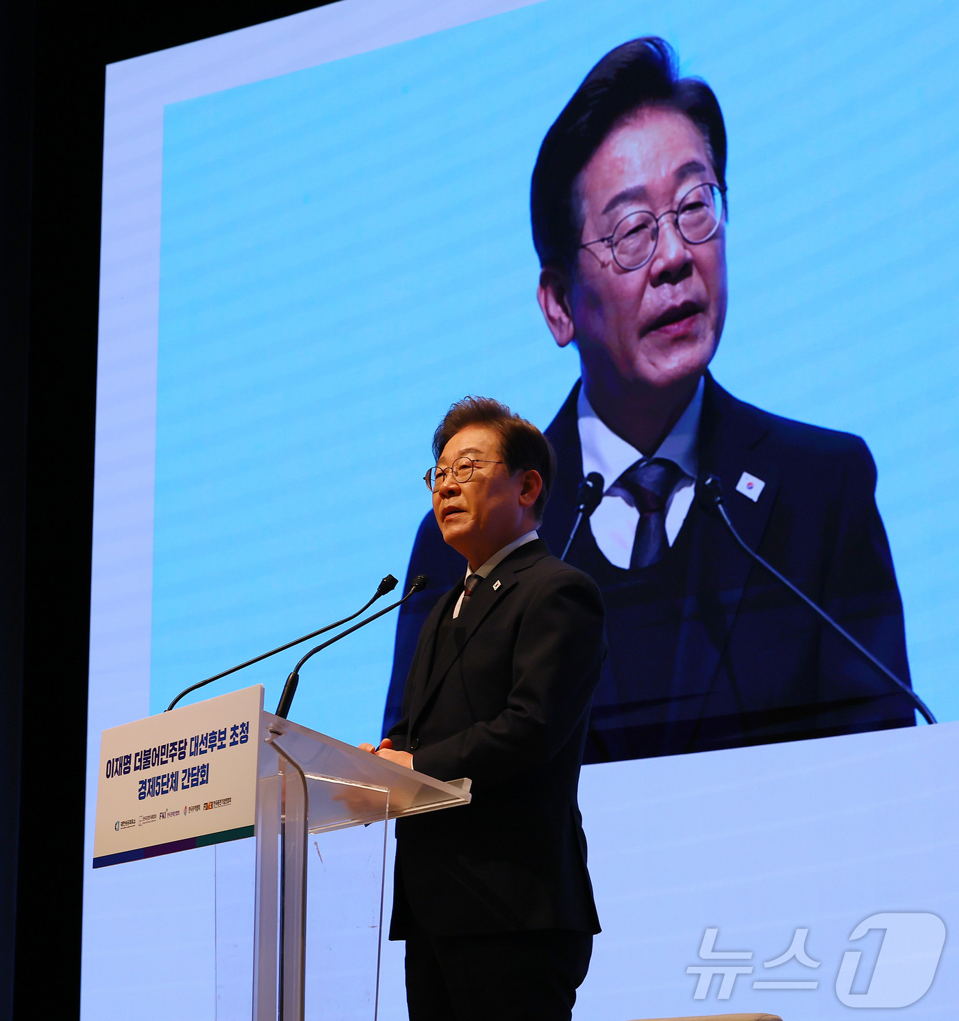 (서울=뉴스1) 국회사진취재단 = 이재명 더불어민주당 대선후보가 8일 오전 서울 중구 대한상공회의소에서 열린 대선후보 초청 경제5단체장 간담회에서 발언하고 있다. 2025.5.8/ …