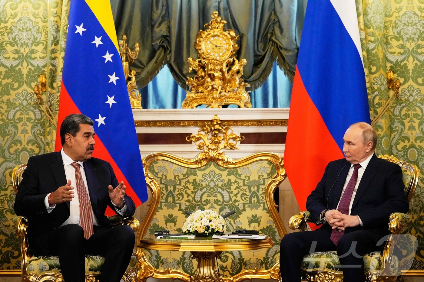 (모스크바 AFP=뉴스1) 우동명 기자 = 블라디미르 푸틴 러시아 대통령이 7일(현지시간) 모스크바 크렘린 궁에서 전승절 80주년 기념식 참석 차 방문한 니콜라스 마두로 베네수엘라 …