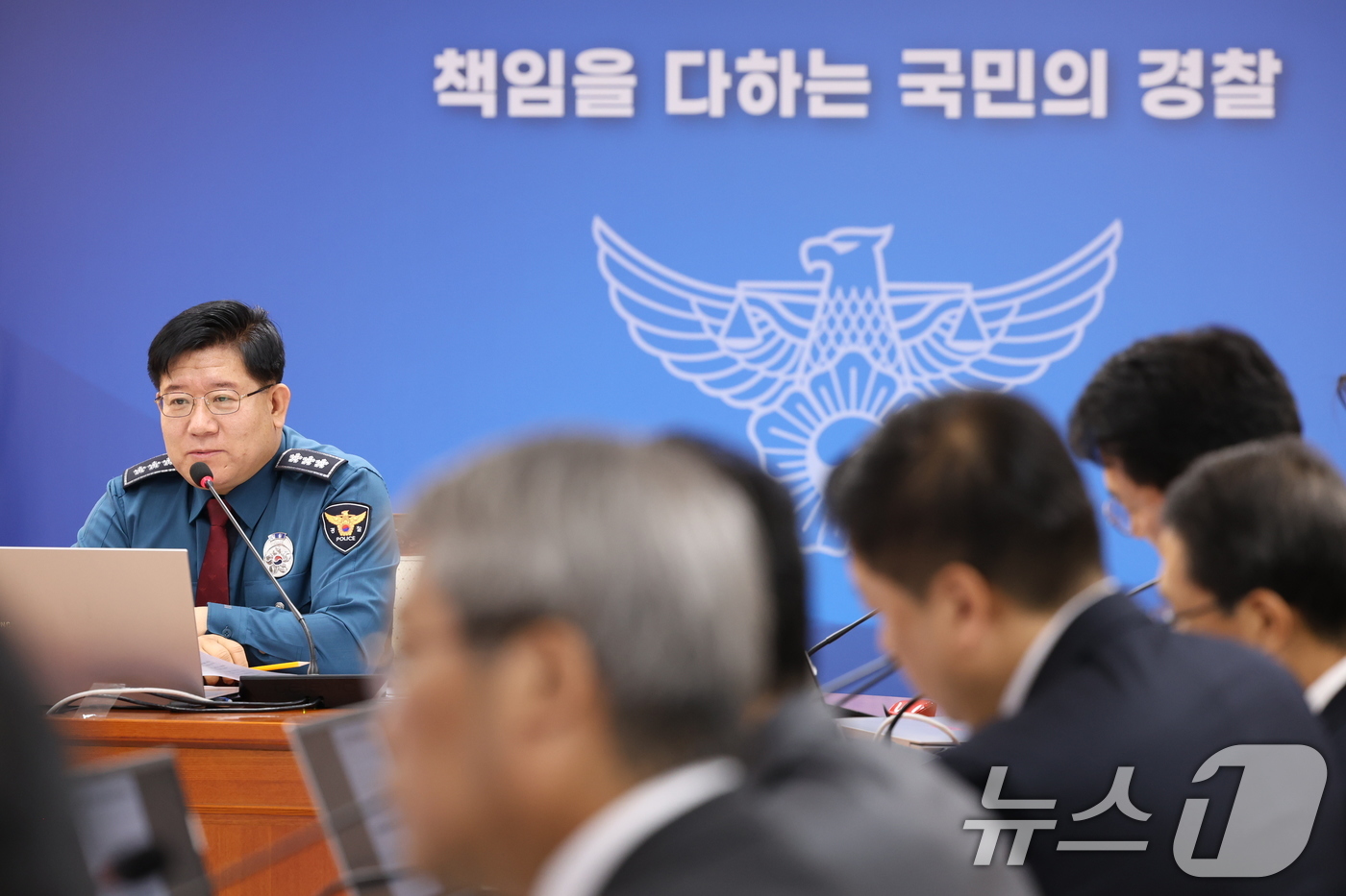 (서울=뉴스1) = 이호영 경찰청장 직무대행이 8일 서울 서대문구 경찰청 무궁화회의실에서 '전국 경찰지휘부 화상회의'를 주재하고 있다. (경찰청 제공. 재판매 및 DB 금지) 20 …