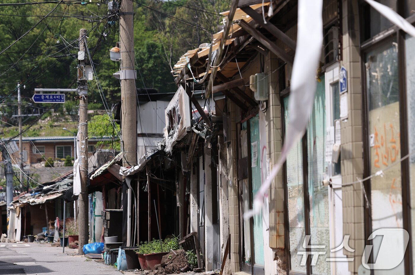 본문 이미지 - 서울 마지막 달동네인 노원구 중계본동 '백사마을'이 철거된다. 사진은 8일 오전 서울 노원구 백사마을의 모습. 2025.5.8/뉴스1 ⓒ News1 김성진 기자