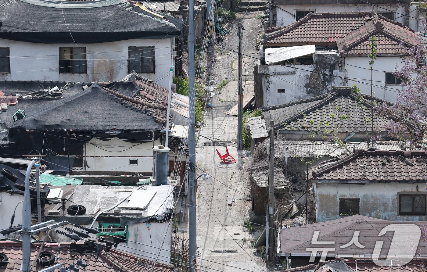본문 이미지 - 서울 마지막 달동네인 노원구 중계본동 '백사마을'이 철거된다. 사진은 8일 오전 서울 노원구 백사마을의 모습. 2025.5.8/뉴스1 ⓒ News1 김성진 기자