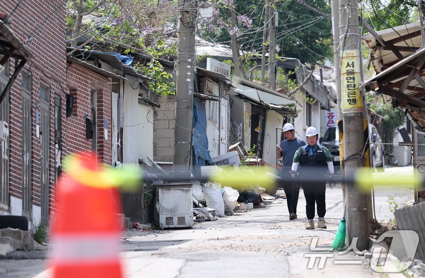 본문 이미지 - 서울 마지막 달동네인 노원구 중계본동 '백사마을'이 철거된다. 사진은 8일 오전 서울 노원구 백사마을의 모습. 2025.5.8/뉴스1 ⓒ News1 김성진 기자