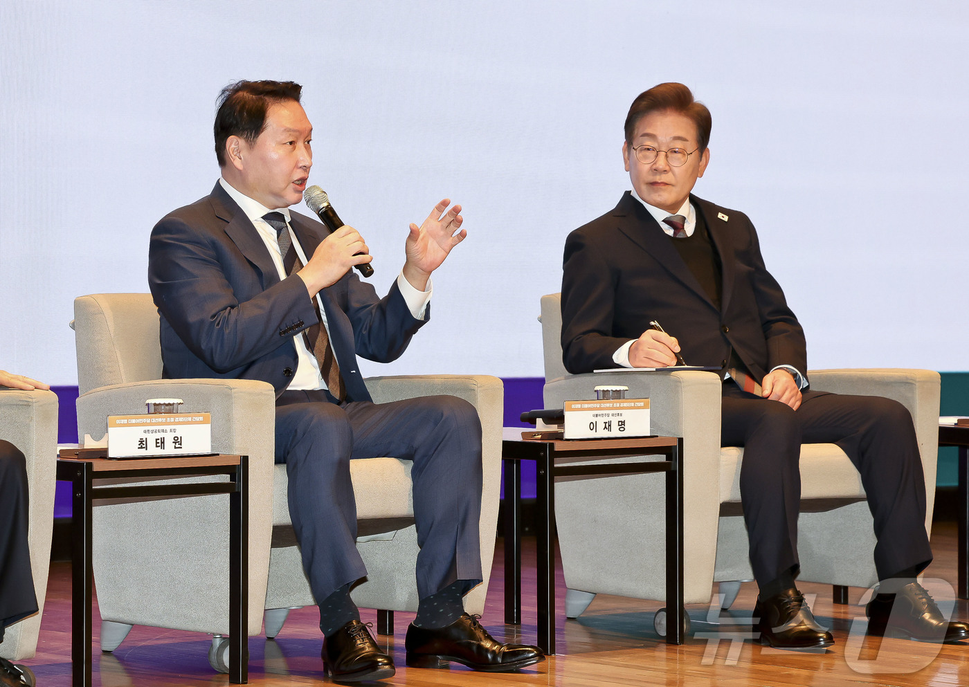 (서울=뉴스1) 국회사진취재단 = 최태원 대한상공회의소 회장이 8일 서울 중구 대한상공회의소에서 열린 대선 후보 초청 경제5단체장 간담회에서 발언하고 있다. 2025.5.8/뉴스1 …