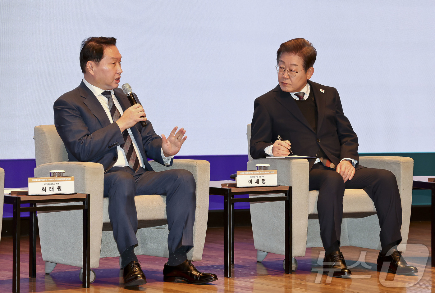 (서울=뉴스1) 국회사진취재단 = 최태원 대한상공회의소 회장이 8일 서울 중구 대한상공회의소에서 열린 대선 후보 초청 경제5단체장 간담회에서 발언하고 있다. 2025.5.8/뉴스1 …