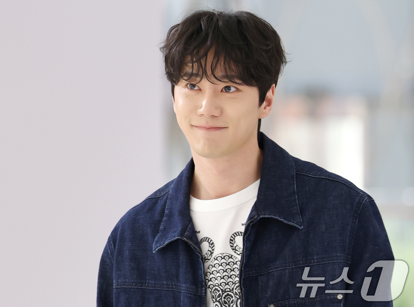 (서울=뉴스1) 권현진 기자 = 배우 이준영 8일 오전 서울 송파구 롯데백화점 에비뉴엘 잠실점에서 열린 이탈리아 럭셔리 패션 하우스 에트로 부티크 오픈 기념 행사에 참석하고 있다. …