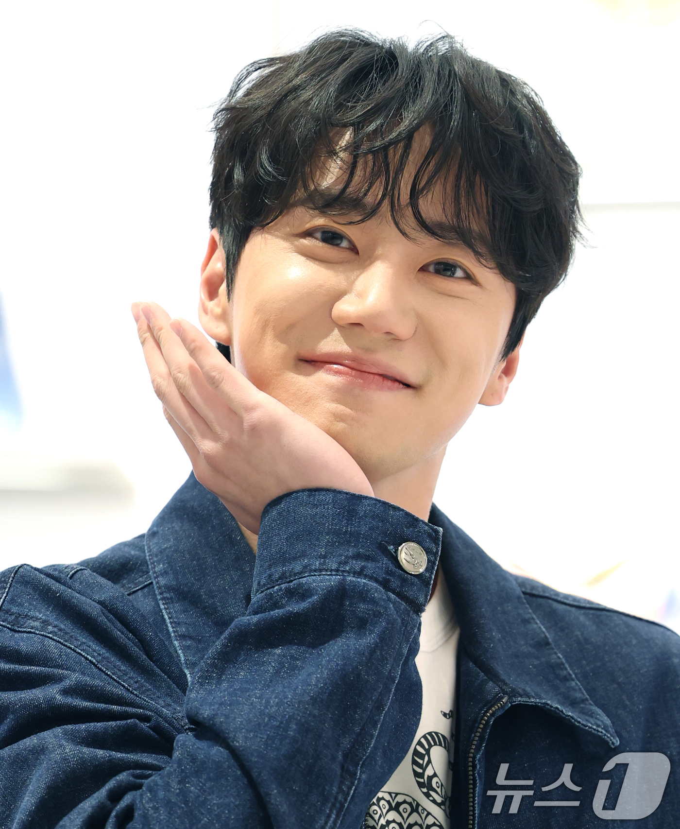 (서울=뉴스1) 권현진 기자 = 배우 이준영이 8일 오전 서울 송파구 롯데백화점 에비뉴엘 잠실점에서 열린 이탈리아 럭셔리 패션 하우스 에트로 부티크 오픈 기념 행사에 참석해 포즈를 …