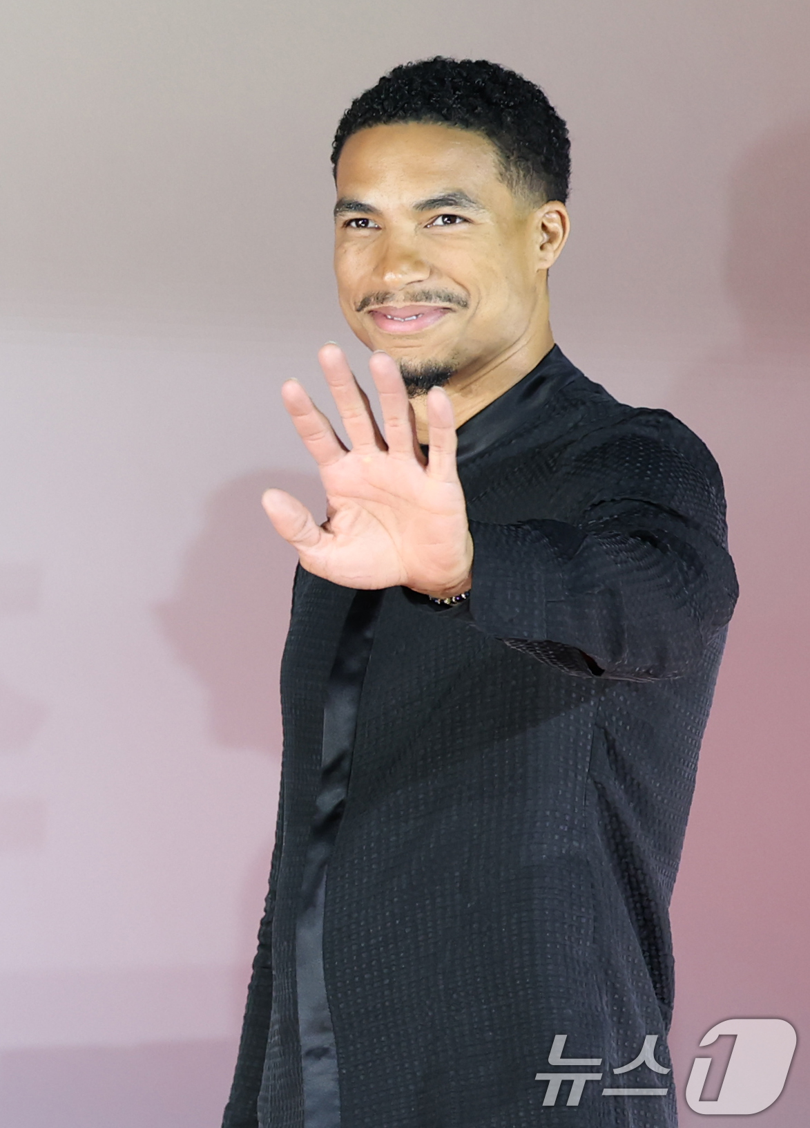 (서울=뉴스1) 권현진 기자 = 배우 그렉 타잔 데이비스가 8일 오후 서울 송파구 올림픽로 롯데시네마 월드타워점에서 열린 영화 '미션 임파서블: 파이널 레코닝' 기자간담회에 참석해 …