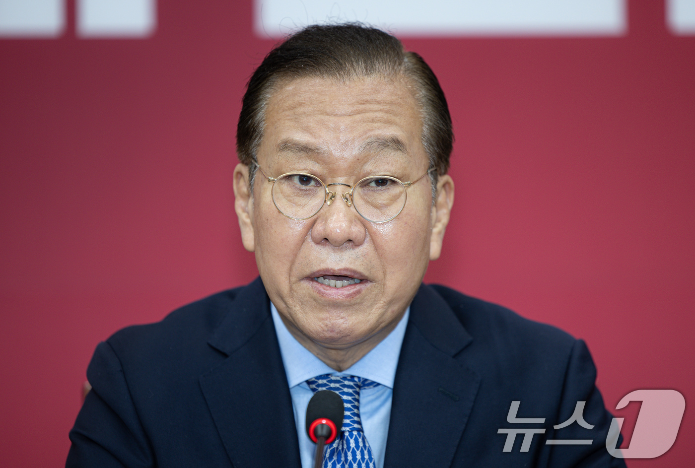 (서울=뉴스1) 이재명 기자 = 권영세 국민의힘 비상대책위원장이 8일 오후 서울 여의도 국회에서 단일화 관련 기자간담회를 하고 있다. 2025.5.8/뉴스1