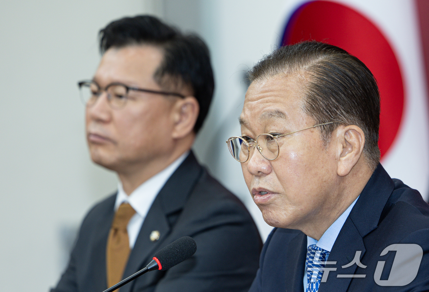 (서울=뉴스1) 이재명 기자 = 권영세 국민의힘 비상대책위원장이 8일 오후 서울 여의도 국회에서 단일화 관련 기자간담회를 하고 있다. 2025.5.8/뉴스1