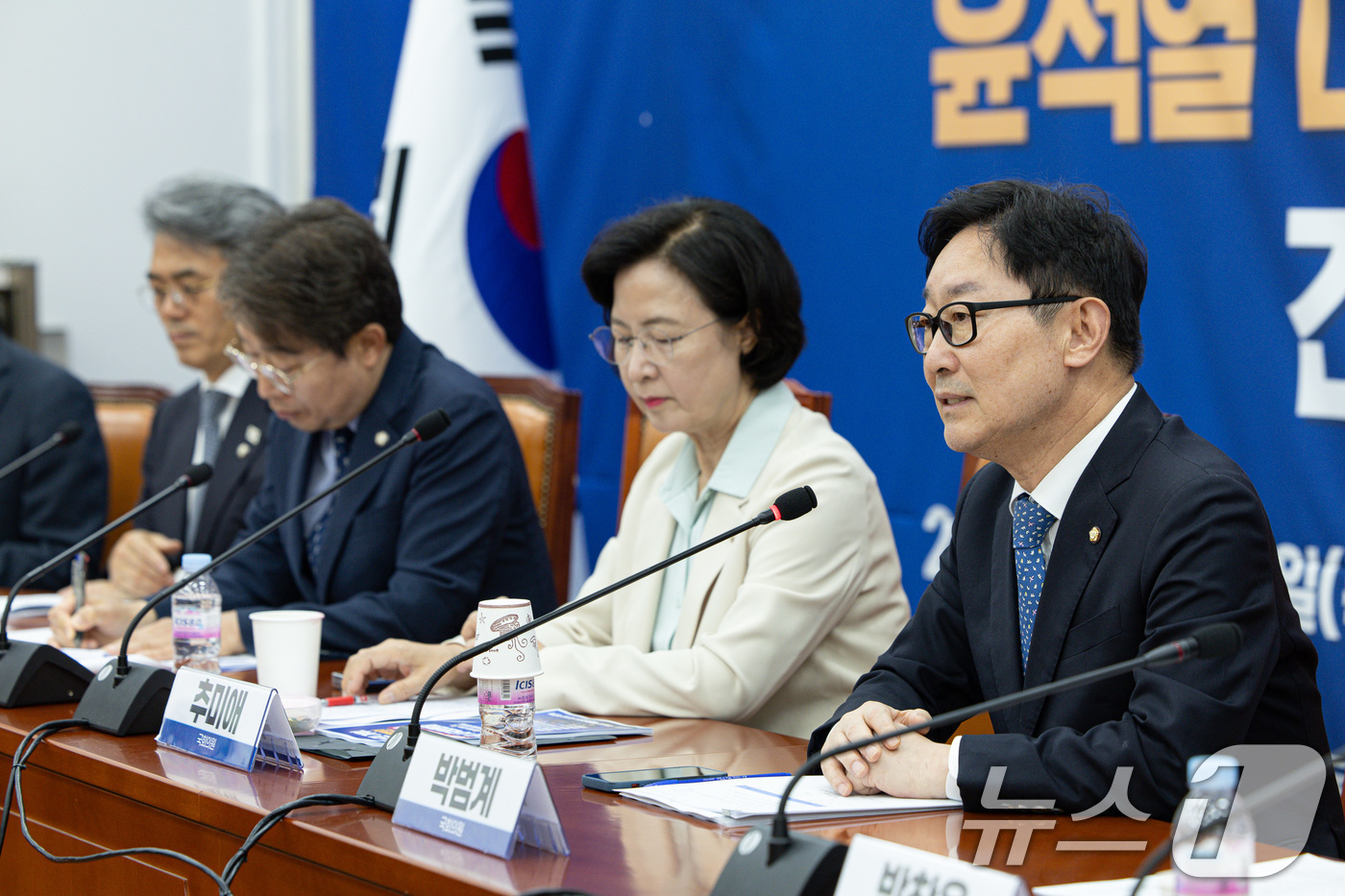 (서울=뉴스1) 이재명 기자 = 박범계 더불어민주당 의원이 8일 오후 서울 여의도 국회에서 열린 윤석열 대법원 사법쿠테타 규탄 긴급 시국토론회에서 개회사를 하고 있다. 2025.5 …