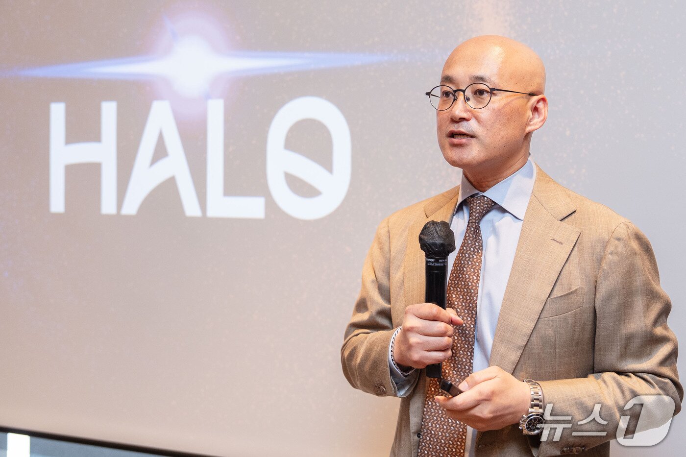본문 이미지 - 염동훈 메가존클라우드 대표가 8일 웨보안 브랜드 헤일로&#40;HALO&#41;를 소개하고 있다.&#40;메가존클라우드 제공&#41;
