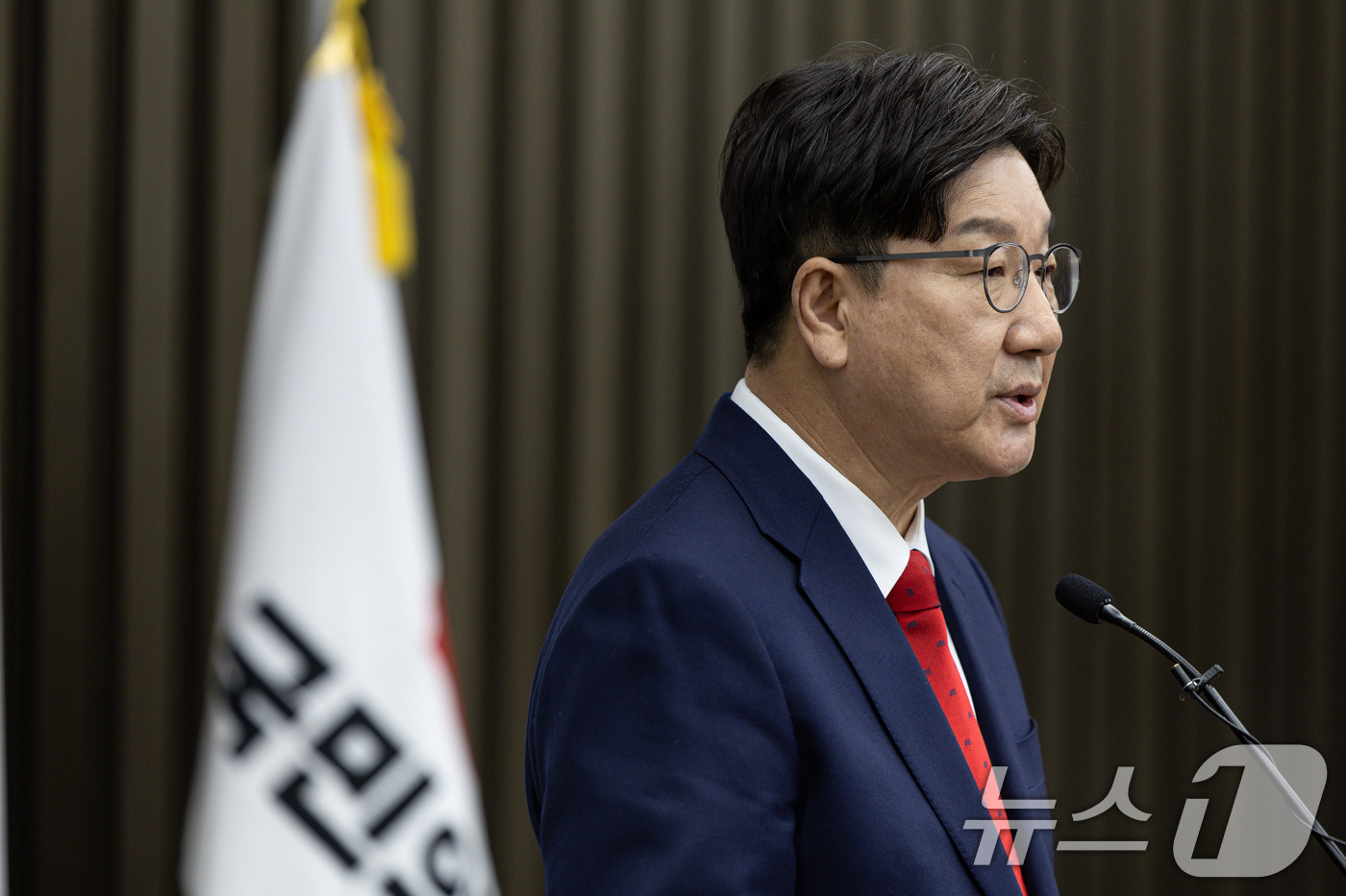 (서울=뉴스1) 이재명 기자 = 권성동 국민의힘 원내대표가 8일 오후 서울 여의도 국회에서 열린 의원총회에서 발언을 하고 있다. 2025.5.8/뉴스1