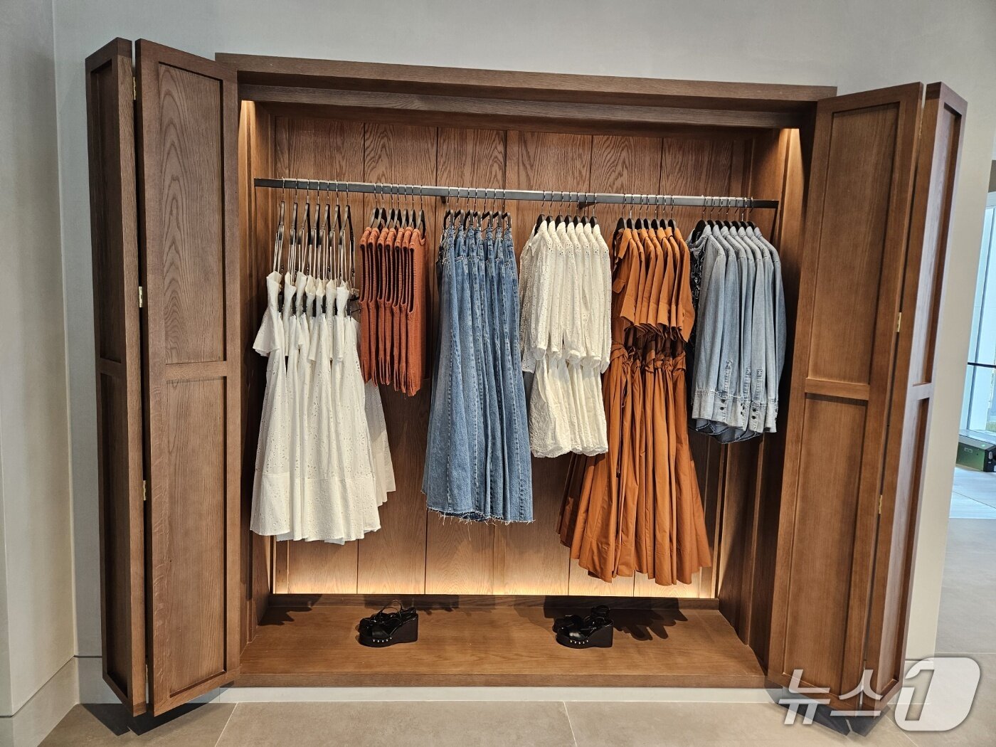 본문 이미지 - 자라 명동 눈스퀘어 플래그십 스토어.ⓒ 뉴스1/김진희 기자.