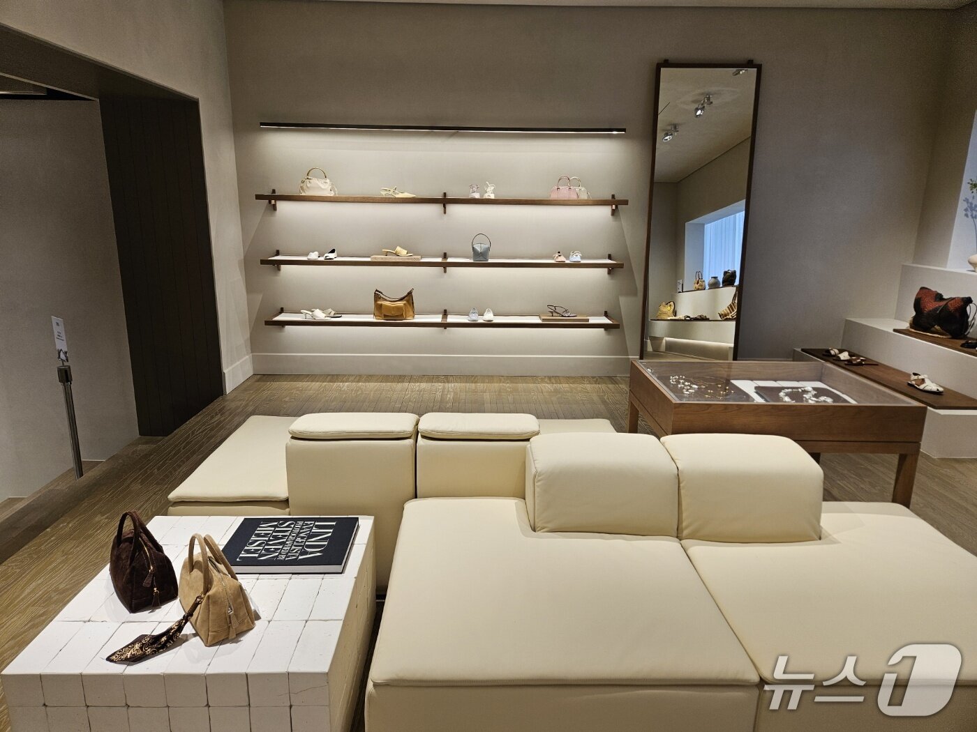 본문 이미지 - 자라 명동 눈스퀘어 플래그십 스토어.ⓒ 뉴스1/김진희 기자.