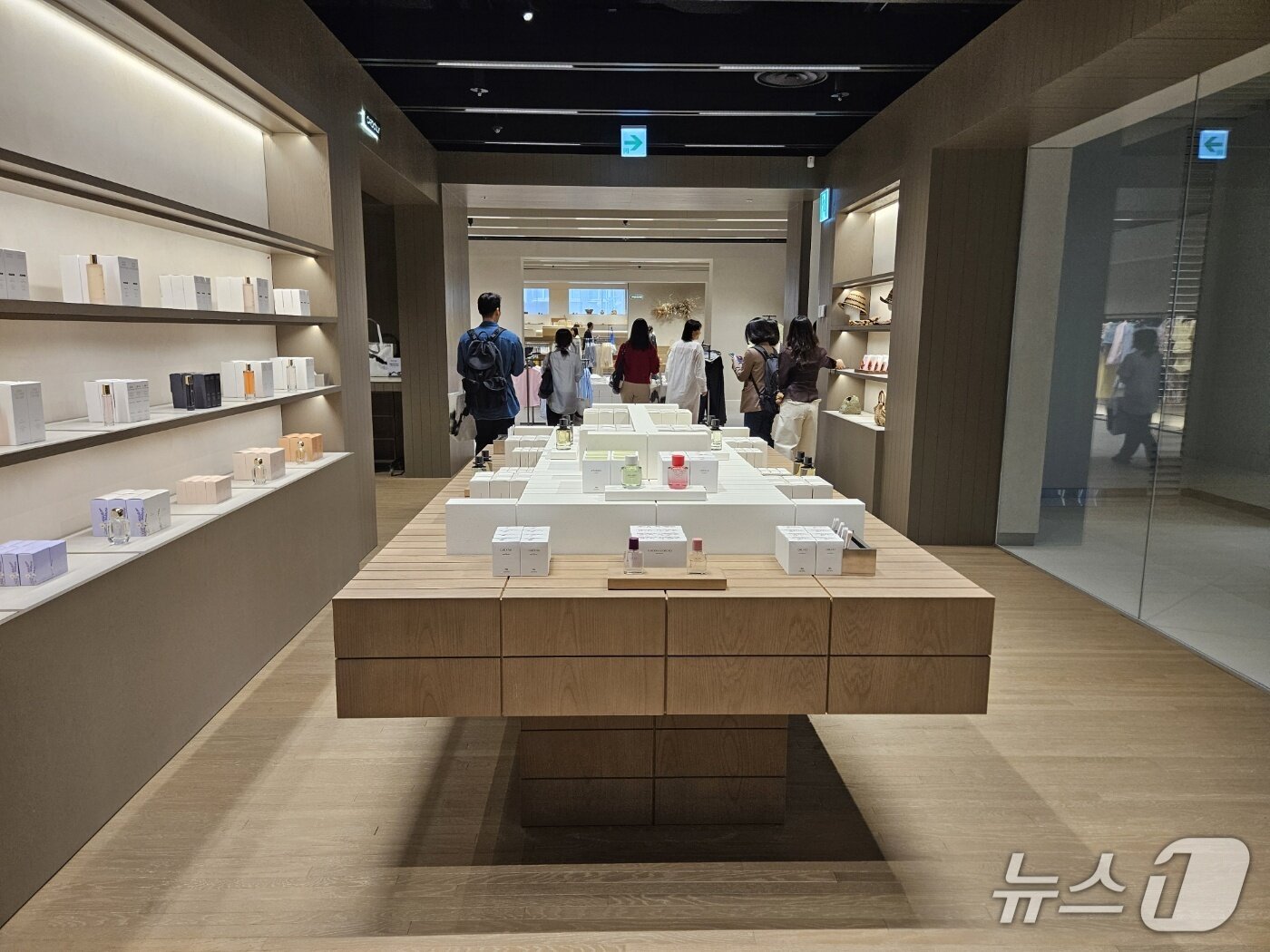 본문 이미지 - 자라 명동 눈스퀘어 플래그십 스토어.ⓒ 뉴스1/김진희 기자.