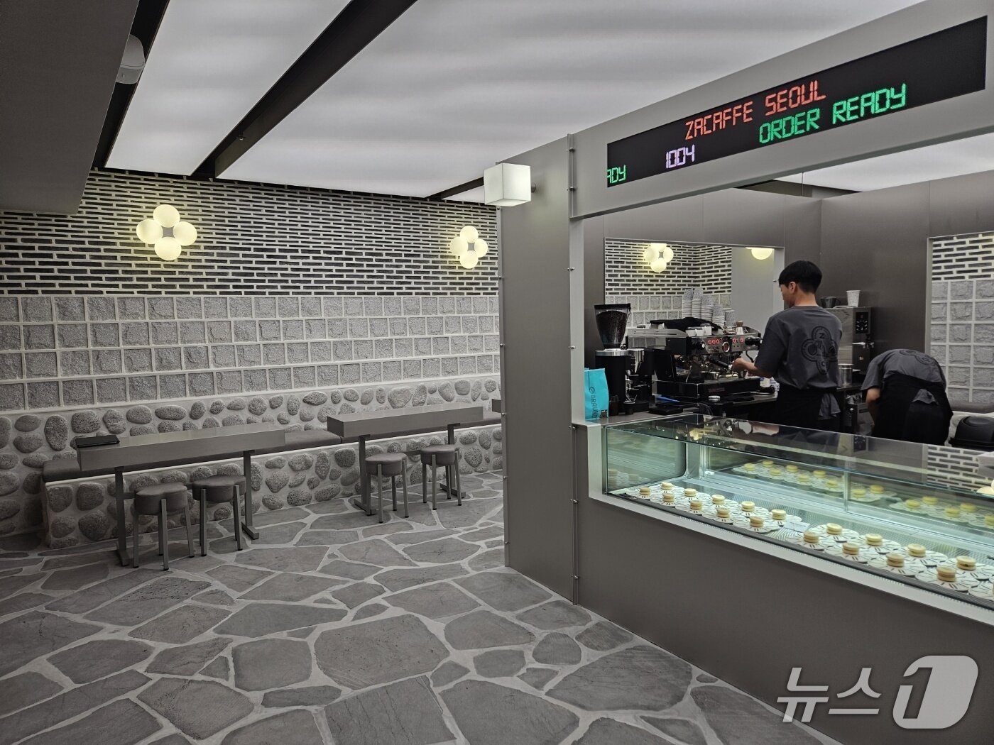 본문 이미지 - 자라 명동 눈스퀘어 플래그십 스토어 3층 자카페.ⓒ 뉴스1/김진희 기자.