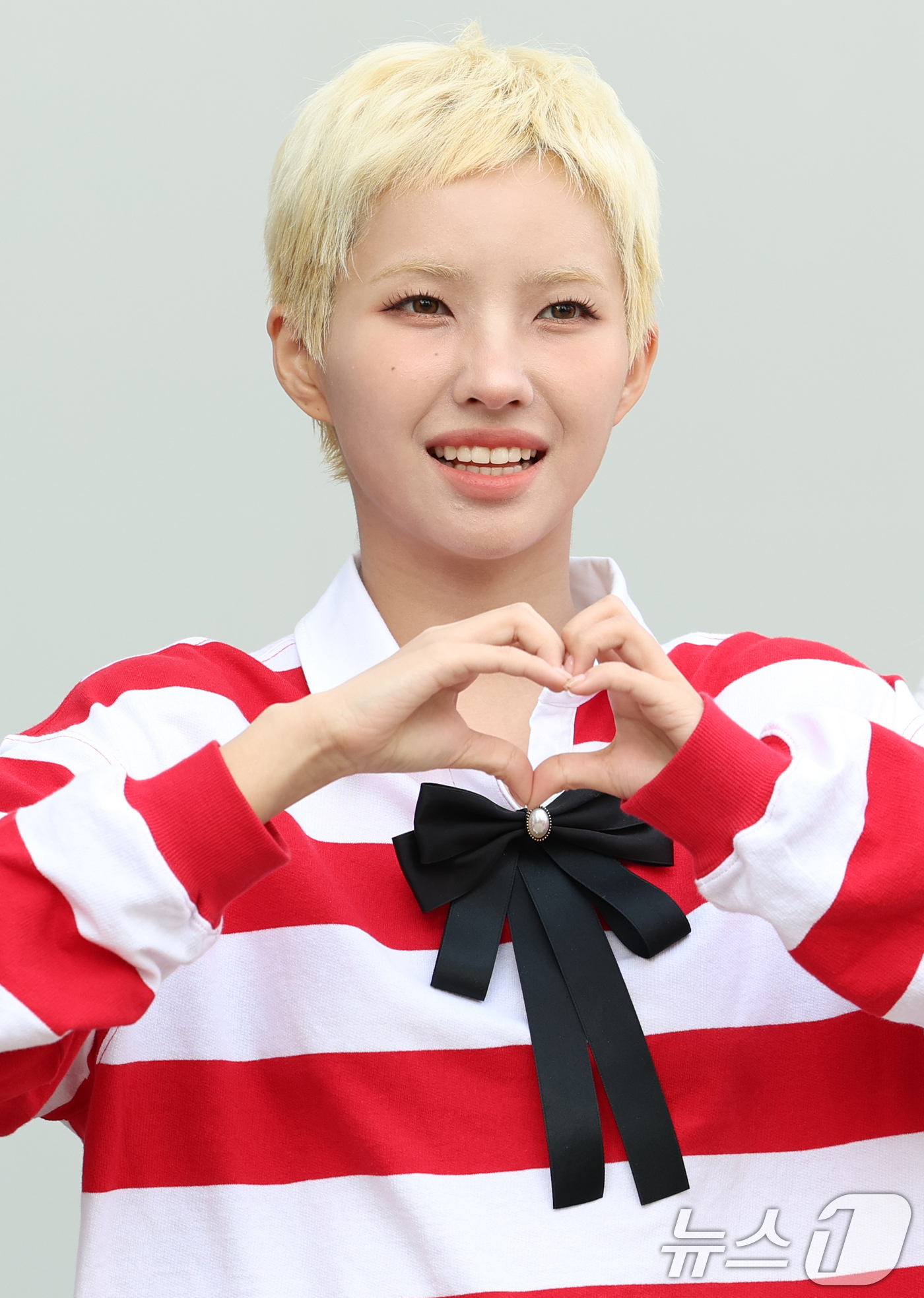 (고양=뉴스1) 권현진 기자 = 그룹 아이들 소연이 8일 경기도 고양시 일산 동구 장항동 JTBC 일산스튜디오에서 열린 '아는 형님'(아형) 녹화에 참석해 인사를 하고 있다. 20 …