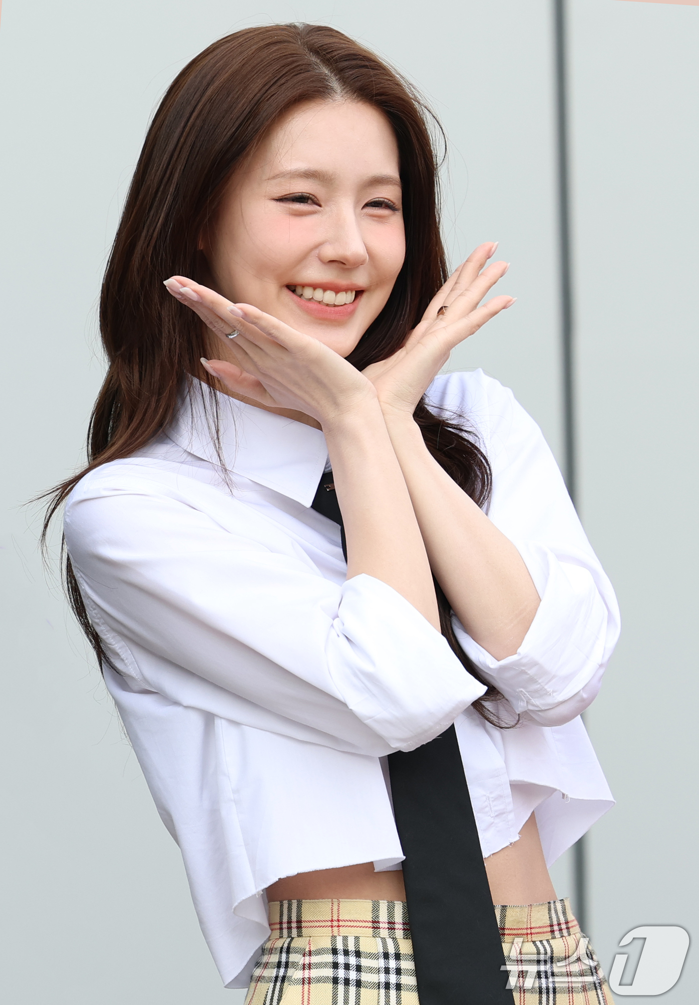 (고양=뉴스1) 권현진 기자 = 그룹 아이들 미연이 8일 경기도 고양시 일산 동구 장항동 JTBC 일산스튜디오에서 열린 '아는 형님'(아형) 녹화에 참석해 인사를 하고 있다. 20 …