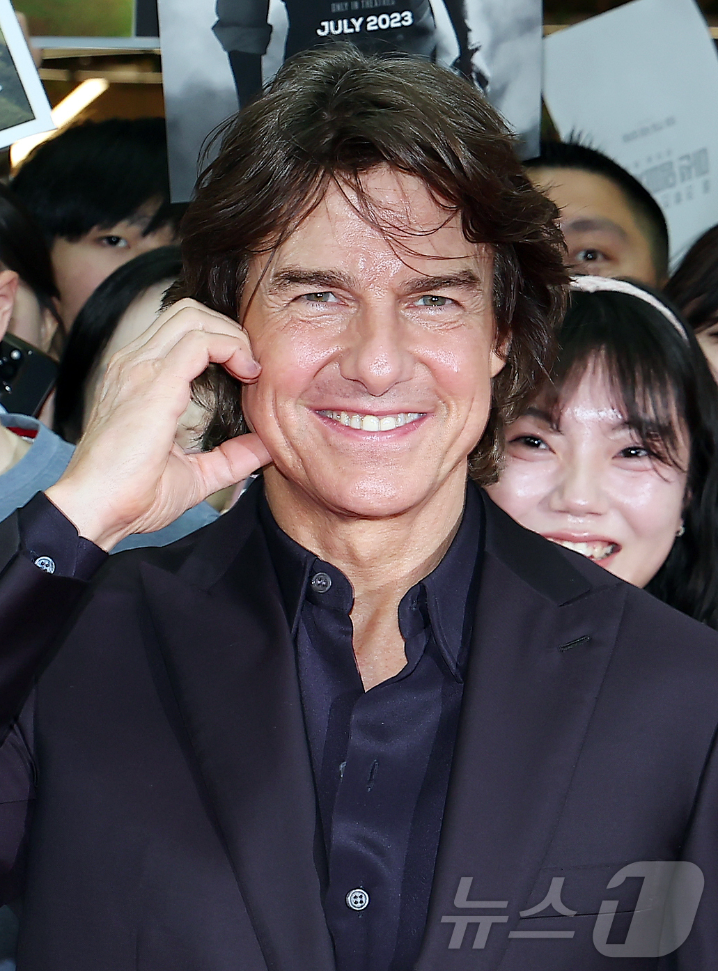 (서울=뉴스1) 김진환 기자 = 할리우드 배우 톰 크루즈가 8일 오후 서울 송파구 롯데월드 아이스링크에서 열린 영화 '미션 임파서블: 파이널 ‘레코딩 레드카펫 행사에서 포즈를 취하 …