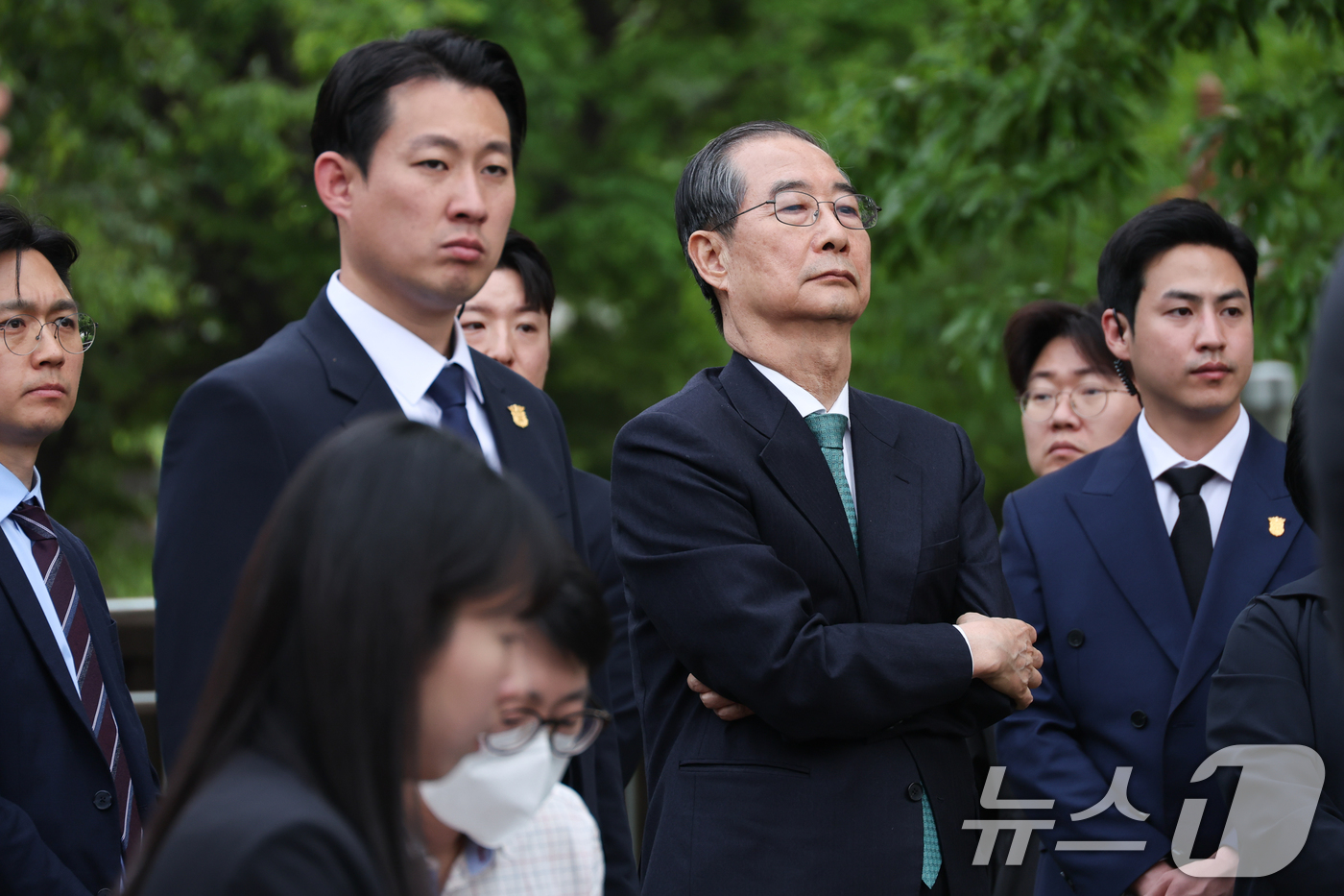 (서울=뉴스1) 안은나 기자 = 한덕수 무소속 대선 예비후보가 8일 오후 서울 여의도 국회 강변서재에서 김문수 국민의힘 대통령 후보와 후보 단일화 관련 1:1 공개 회동을 마친 후 …