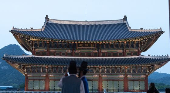 경복궁 야간 관람 개시 '불 밝힌 근정전'