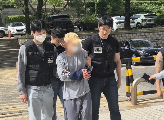 '봉천동 흉기 난동·나체 활보' 20대 구속…법원 "도망 염려"