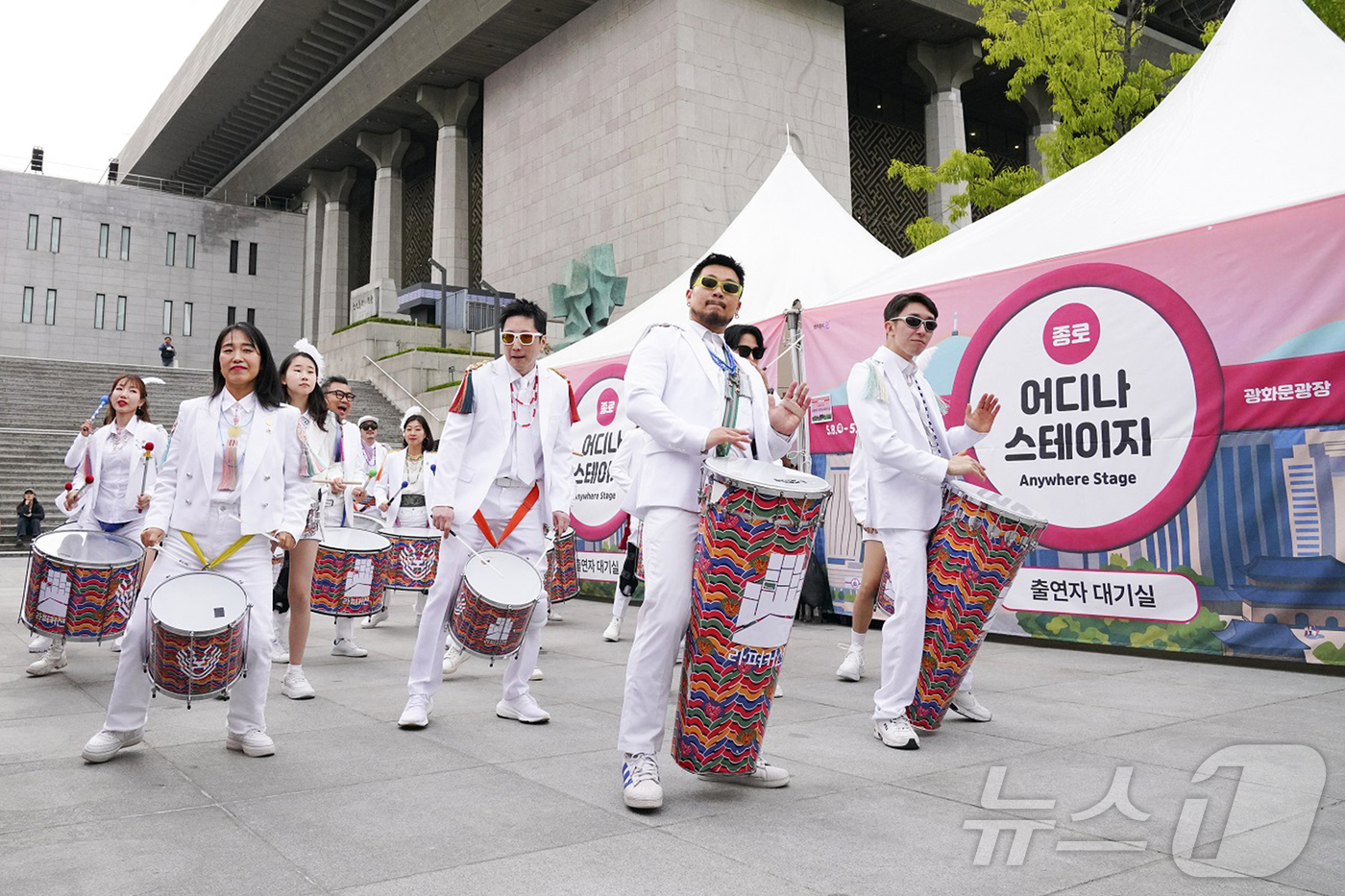 (서울=뉴스1) 포토공용 기자 = 8일 서울 종로구 광화문광장에서 '어디나 스테이지' 개막 축제가 열리고 있다.(종로구청 제공. 재판매 및 DB 금지) 2025.5.8/뉴스1