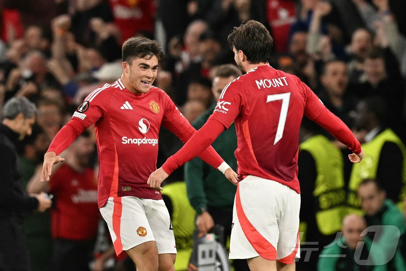 본문 이미지 - 득점 후 기뻐하는 맨유 선수들ⓒ AFP=뉴스1