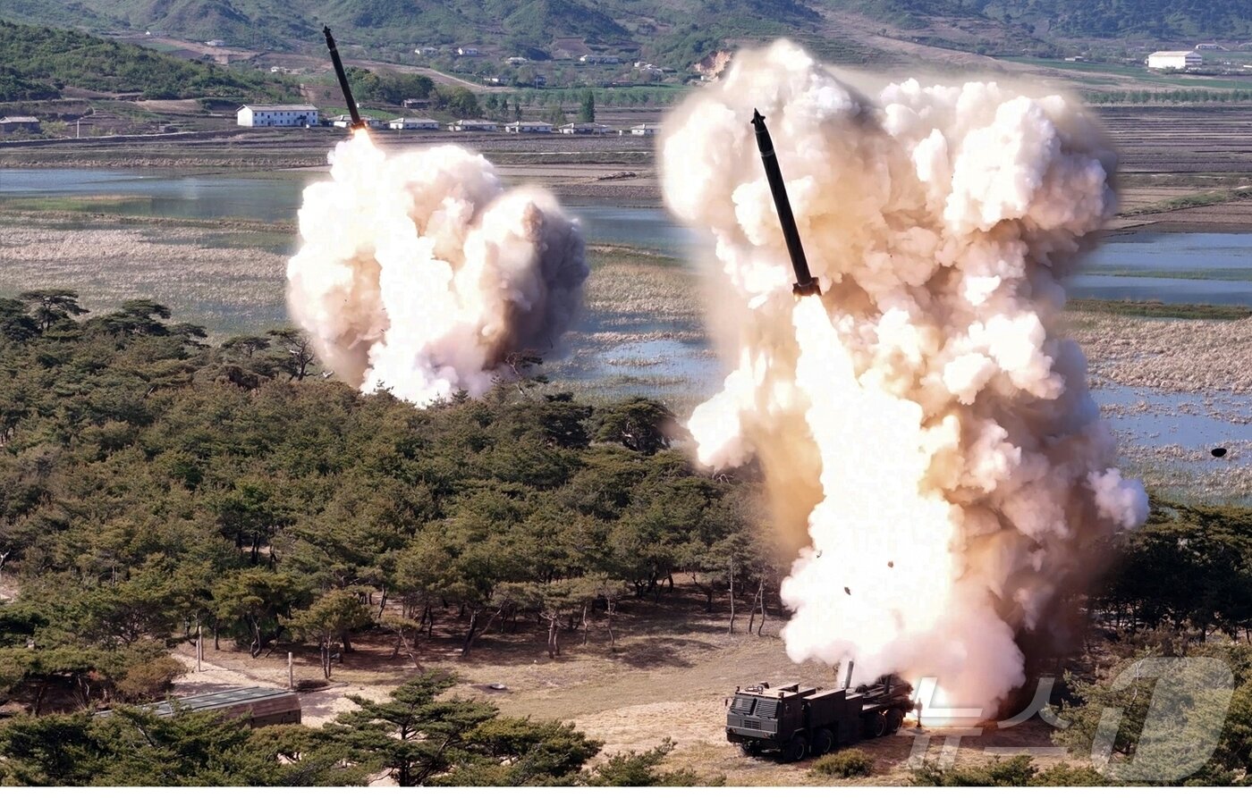 본문 이미지 - &#40;평양 노동신문=뉴스1&#41; = 북한의 탄도미사일 발사 도발 장면. [국내에서만 사용가능. 재배포 금지. DB 금지. For Use Only in the Republic of Korea. Redistribution Prohibited] rodongphoto@news1.kr