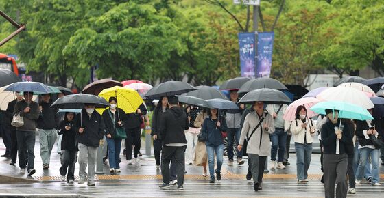 '호우주의보' 강진 96㎜ 많은 비…내일도 하루 종일 비 소식