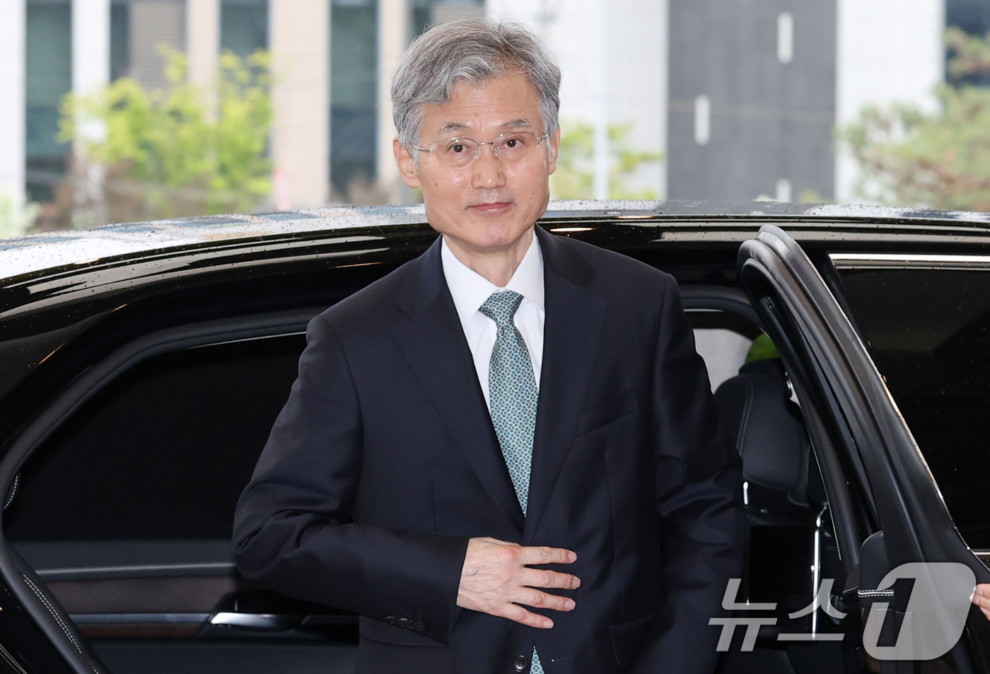 (서울=뉴스1) 박세연 기자 = 조희대 대법원장이 9일 오전 서울 서초구 대법원으로 출근을 하고 있다. 법원은 전국 법관대표회의 개최 여부를 두고 내부의견을 수렴중이다. 2025. …