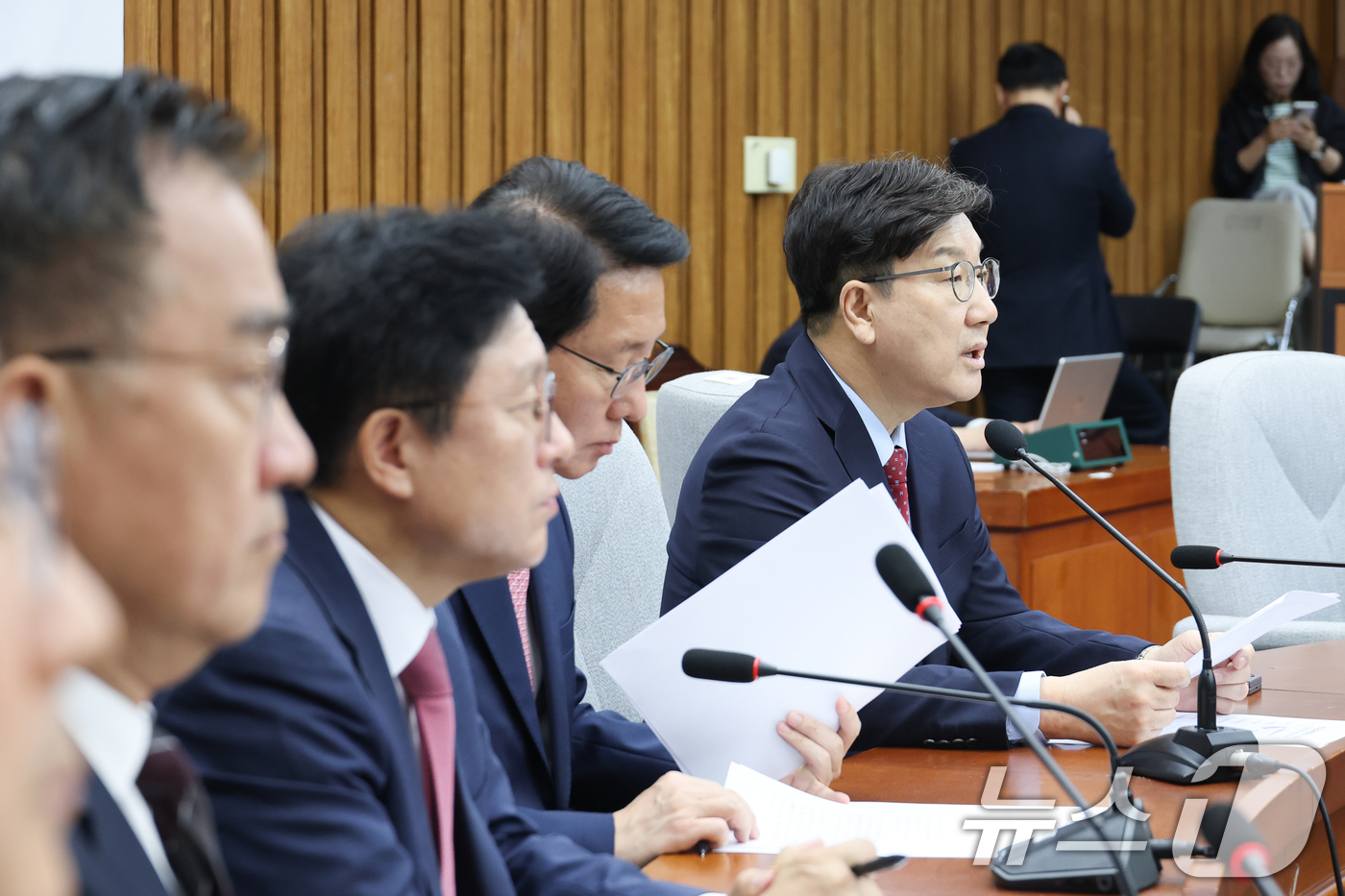 (서울=뉴스1) 안은나 기자 = 권성동 국민의힘 원내대표가 9일 오전 서울 여의도 국회에서 열린 원내대책회의에 참석해 모두 발언하고 있다. 2025.5.9/뉴스1