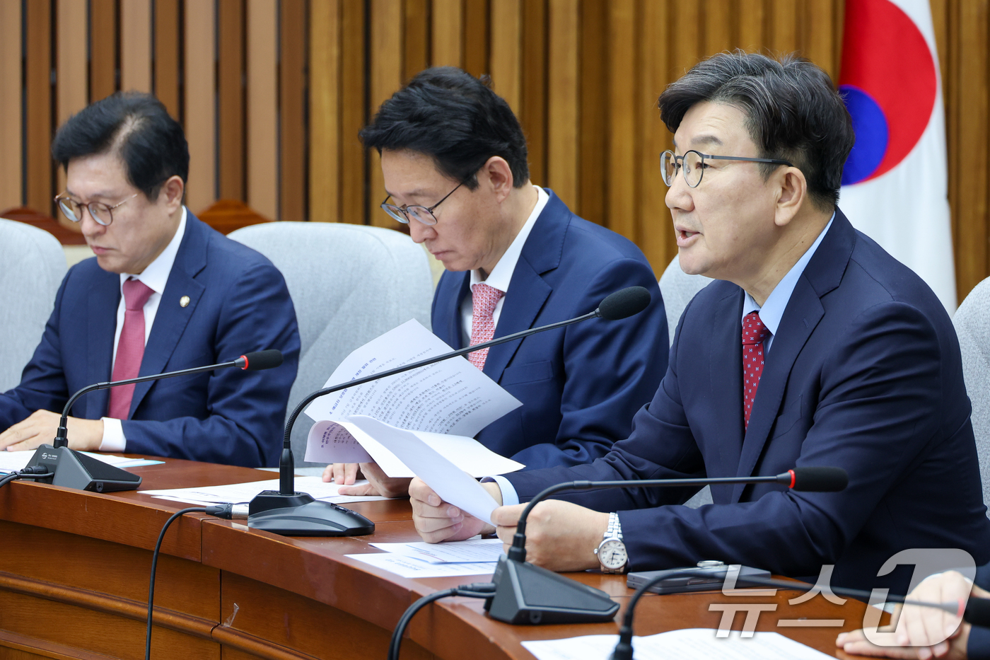 (서울=뉴스1) 안은나 기자 = 권성동 국민의힘 원내대표가 9일 오전 서울 여의도 국회에서 열린 원내대책회의에 참석해 모두 발언하고 있다. 2025.5.9/뉴스1