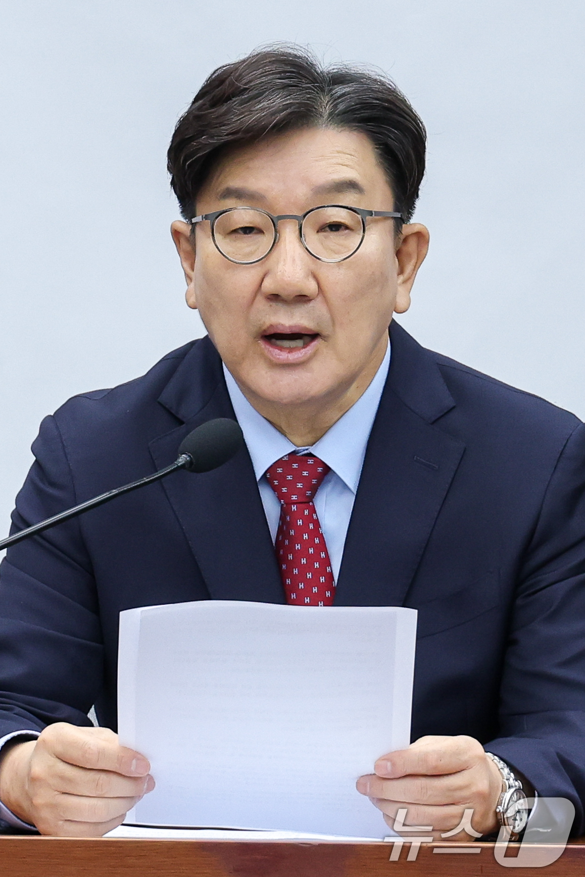 (서울=뉴스1) 안은나 기자 = 권성동 국민의힘 원내대표가 9일 오전 서울 여의도 국회에서 열린 원내대책회의에 참석해 모두 발언하고 있다. 2025.5.9/뉴스1