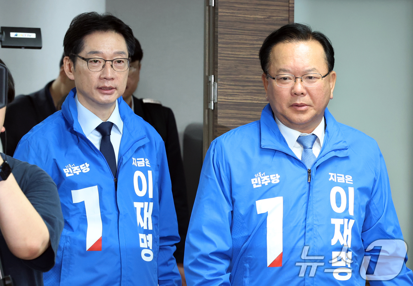 (서울=뉴스1) 김명섭 기자 = 김부겸·김경수 더불어민주당 제21대 대통령 선거 총괄선거대책위원장이 9일 오전 서울 영등포구 여의도 당사에서 열린 중앙선거대책회의에 참석하고 있다. …