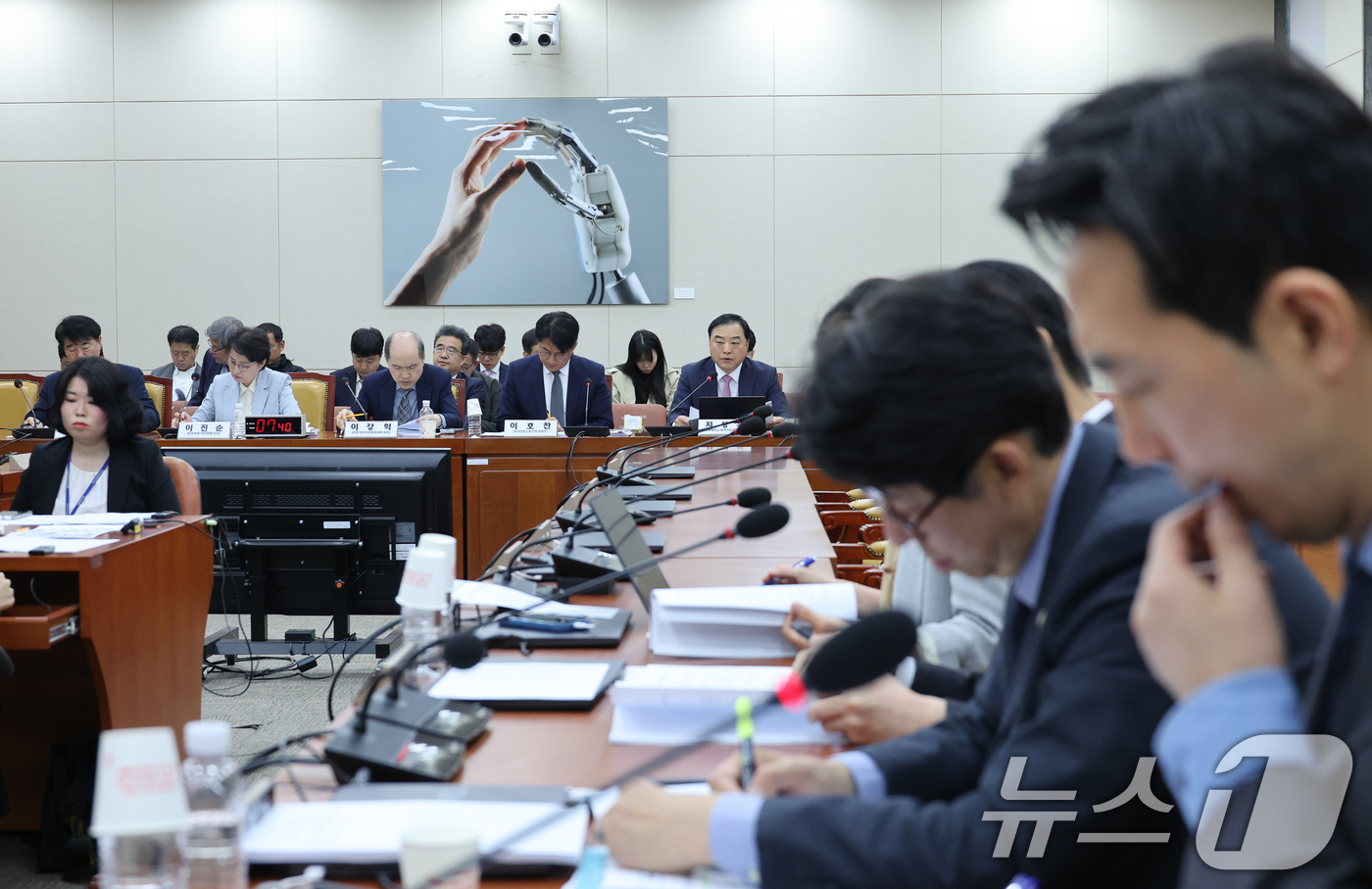 (서울=뉴스1) 안은나 기자 = 지성우 성균관대 법학전문대학원 교수가 9일 서울 여의도 국회 과학기술정보방송통신위원회에서 열린 제1차 정보통신방송법안심사소위원회 방송 4법 법률안에 …
