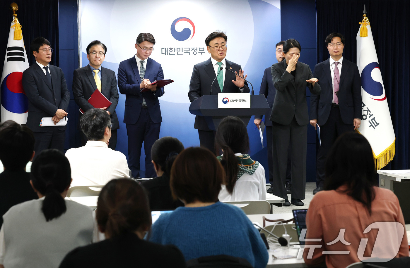 (서울=뉴스1) 임세영 기자 = 유상임 과학기술정보통신부 장관이 9일 서울 종로구 정부서울청사에서 과기정통부 핵심과제 추진현황 브리핑을 하고 있다. 2025.5.9/뉴스1